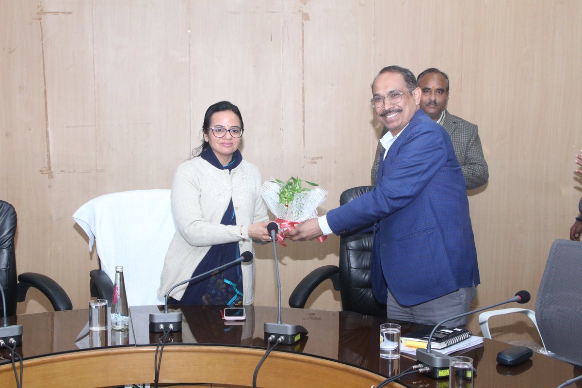 हमारे गाँव के लिये ये गर्व की बात है कि हमारे गाँव की श्रीमती अनुपमा जोरवाल, IAS  ने राज्य परियोजना निदेशक, समग्र शिक्षा एवं आयुक्त, राजस्थान स्कूल शिक्षा परिषद पद पर कार्य ग्रहण किया। हम ईश्वर से कामना करते है कि आपका शिक्षा के क्षेत्र में अभूतपूर्व योगदान रहेगा।