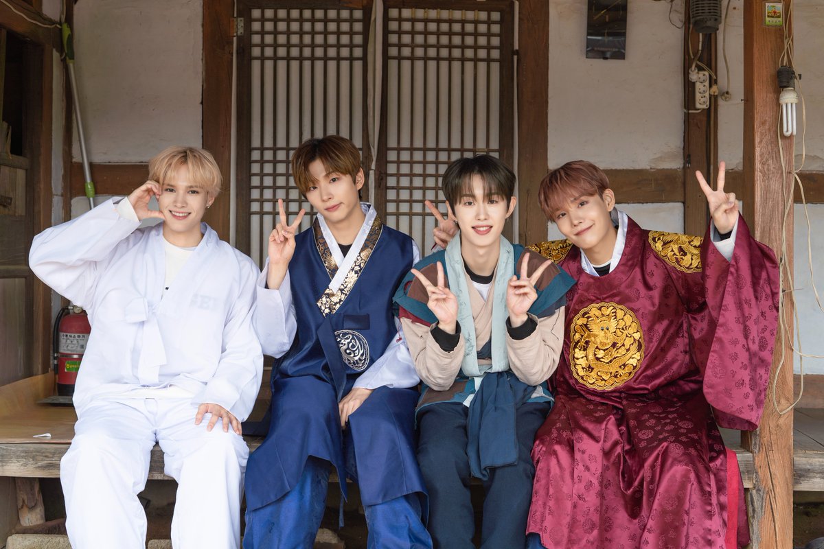 [📸]#B_PHOTO
비듀세끼 : 설날편 Behind Photo

🔗 bit.ly/3WKs1yO

#BDU #비디유