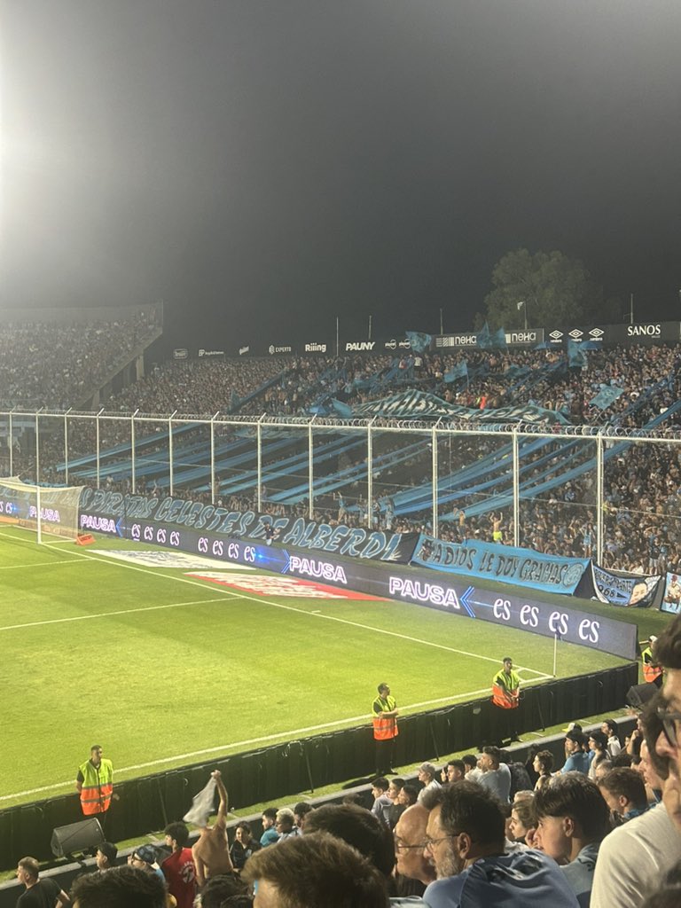 3 a 0 abajo en nuestra casa, la gente cantó contra los jugadores, contra erviti, contra la comisión, estos mantenidos por el negro de mierda de artime están “a vos que sos hincha de talleres y a nadie pudiste correr”🥰🥰🥰🥰🥰