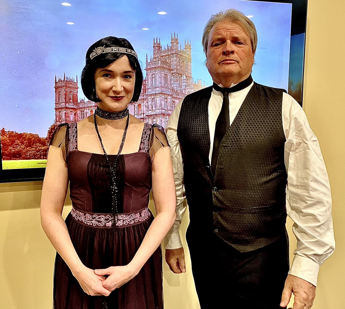HistoryAtPlay's tweet image. 🌟 *Friday night was simply unforgettable!* 🌟 

*A Downton Experience* @BurlLibFriends #burlingtonma was a smash success! From the moment the eve began, the energy was electric—our audience was engaged, enthusiastic, &amp;amp;  wonderful. Vid: @HistoryAtPlay . Pics by Christina Nikitas