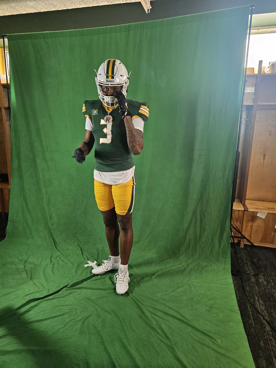 #AGTG I am blessed to receive an offer from Belhaven University <a href="/CAMP_HARDY/">Coach Hardy</a> <a href="/JeritRoser/">Jerit Roser</a> <a href="/PrepRedzoneLA/">Prep Redzone Louisiana</a>