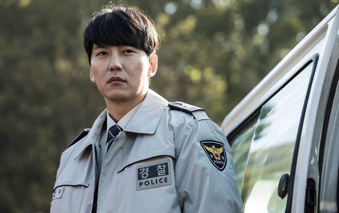 aunaiseu's tweet photo. Kim Nam Gil's role as a police in his career!! 😍

The Shameless (2015) - Jung Jaegon
Memoir of a Murderer (2017) - Min Taejoo
Through the Darkness (2022) - Song Hayoung
Trigger (2025) - Lee Do 🆕 https://t.co/cE5VKyOxRs