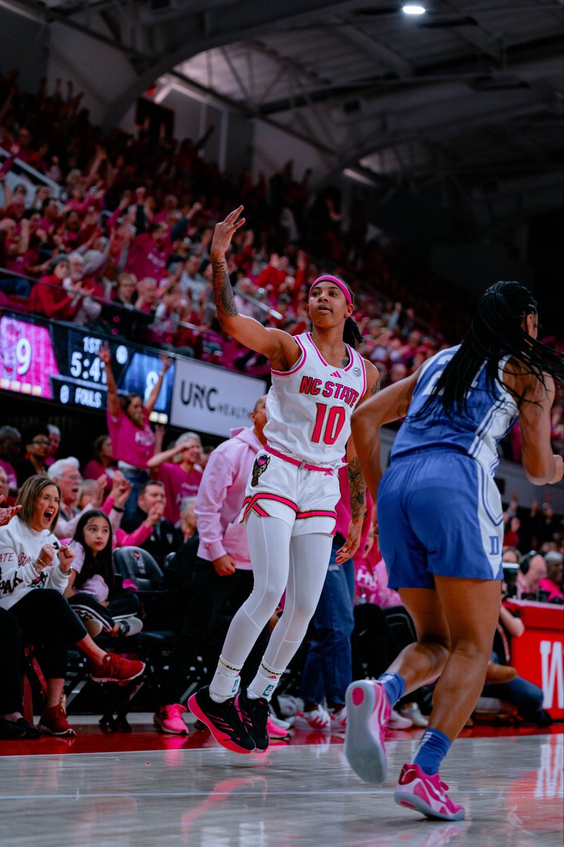 BarstoolPack's tweet photo. THAT IS HOW YOU #PLAY4KAY

WHAT A COMEBACK. WHAT A WIN. https://t.co/bVJ5o2psLy