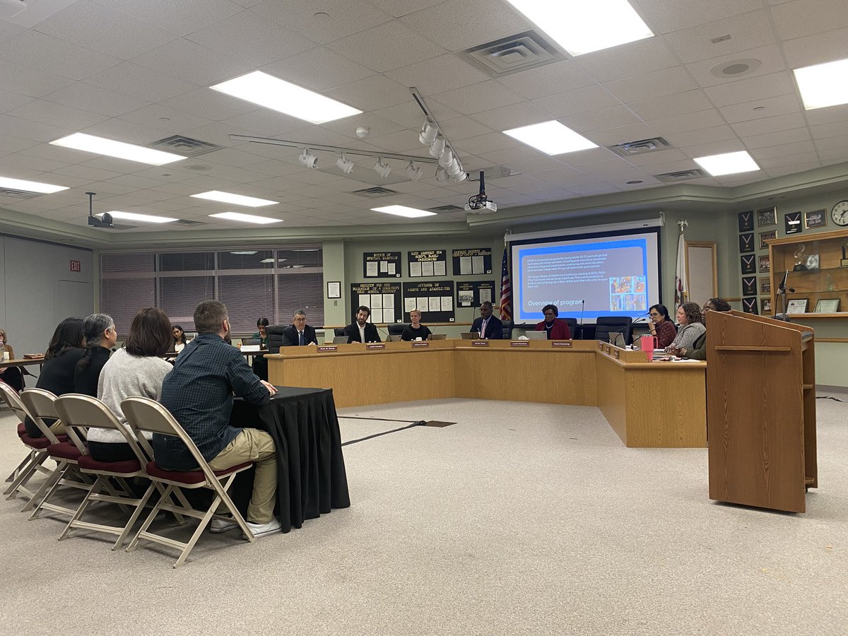The STEPS Fam presenting at the IPSD School Board Meeting tonight - had the spotlight for 5 minutes to discuss positive programming, our service project &amp; Elective Friday! Proud of the crew- thanks for leading Angie, Sunitha <a href="/JenP1515/">Jen P</a> &amp; Ryan.
S/O baileyjordanzy for tech piece🦅🩷