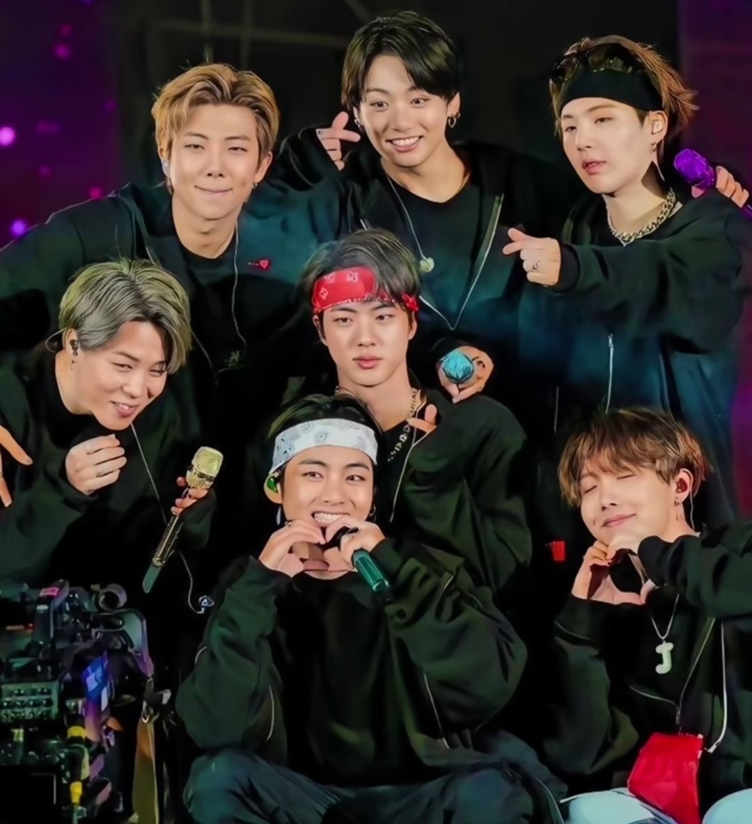 BUniverso7's tweet image. Olá, bem vindos ao meu perfil começarei a postar conteúdos sobre o BTS 💜🇧🇷