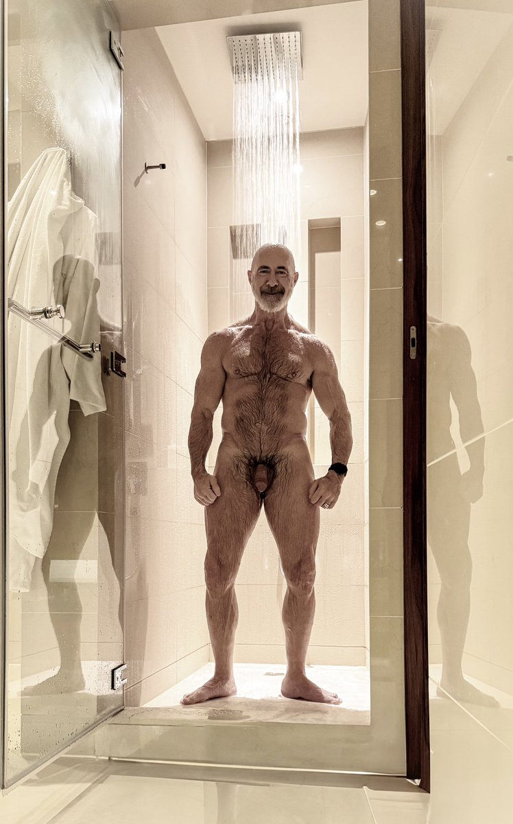 JohnInAustinToo's tweet photo. Shower pic taken in Dubai. 🧼 https://t.co/WxrNV25R8A