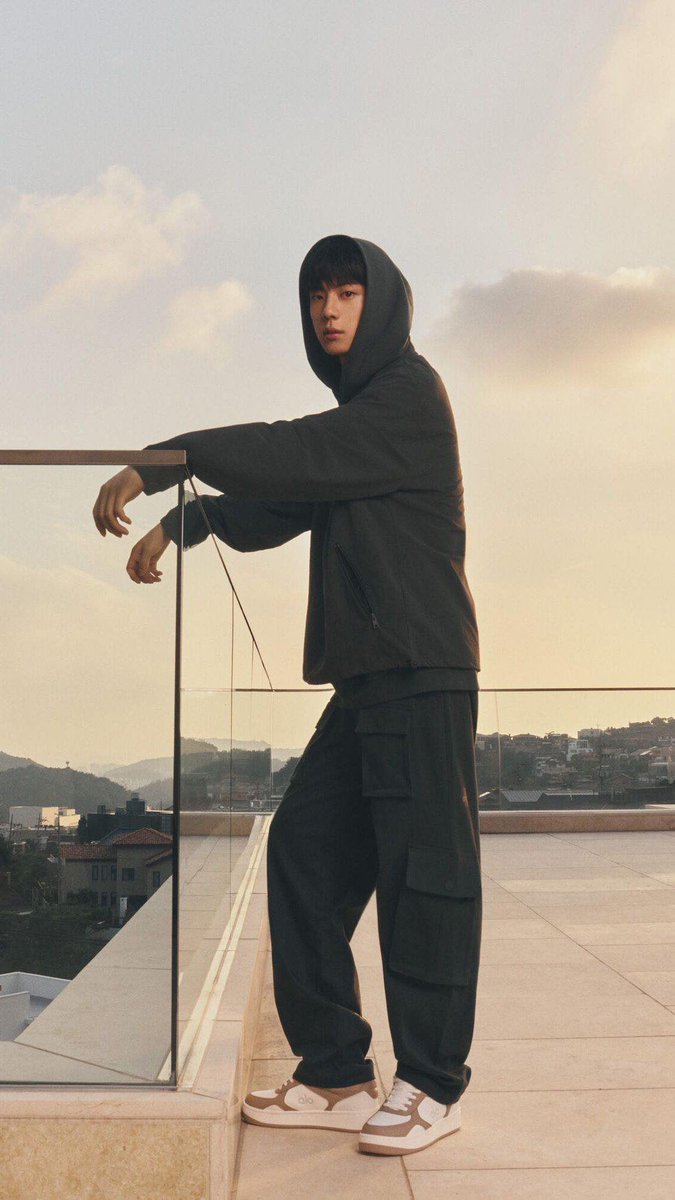 JIN x ALO new photo 

JIN ALO GLOBAL AMBASSADOR 
#JinxAlo #Alo #AloYoga