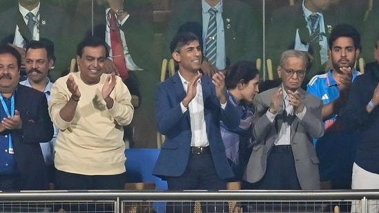sudiptwitsnow's tweet photo. #70hour #90hour
Mr Murthy is enjoying cricket instead of working on Sunday. That's not a good sign. 🤣🤣🤣
#UttamSanskar #निमंत्रण_संसारको_सम्मानकेसाथ  #WorldCancerDay https://t.co/JSHFrPy0QT