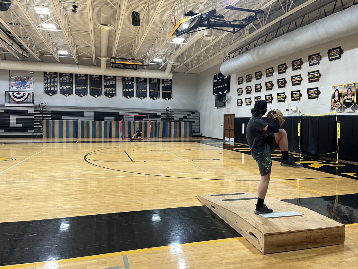 TiptonBaseball's tweet image. It&apos;s not easy balancing school, winter sports, jobs &amp;amp; still put time into baseball but we have a solid group doing just that. Long ways to go, but for first week in February we like what we&apos;re seeing for 2025 Tiger Baseball.
