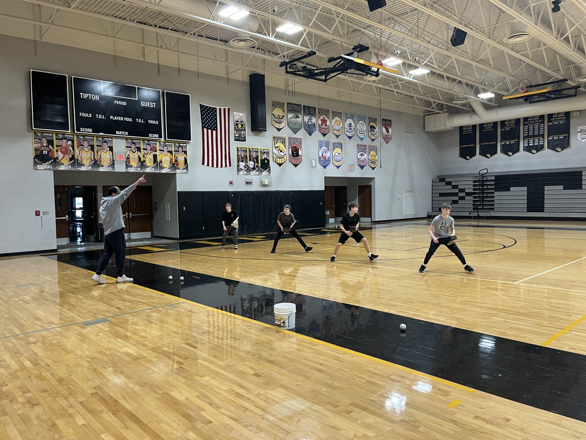 TiptonBaseball's tweet image. It&apos;s not easy balancing school, winter sports, jobs &amp;amp; still put time into baseball but we have a solid group doing just that. Long ways to go, but for first week in February we like what we&apos;re seeing for 2025 Tiger Baseball.