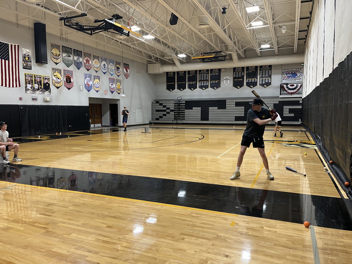 TiptonBaseball's tweet image. It&apos;s not easy balancing school, winter sports, jobs &amp;amp; still put time into baseball but we have a solid group doing just that. Long ways to go, but for first week in February we like what we&apos;re seeing for 2025 Tiger Baseball.