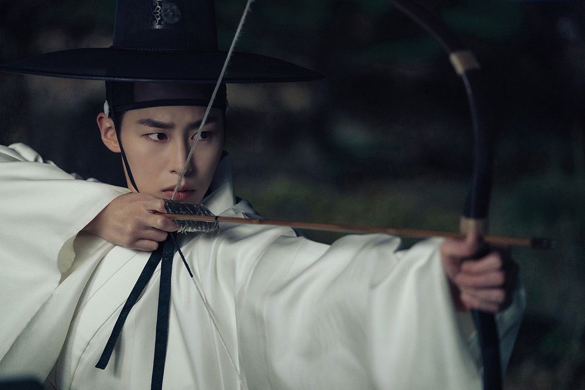 Bro looks so dang hot in hanbok😩 #LeeJaeWook #HongRang