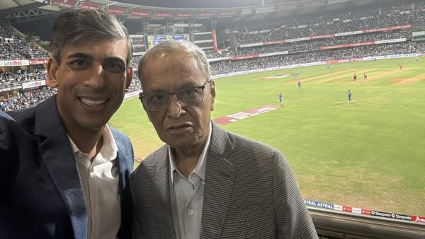 sudiptwitsnow's tweet photo. #70hour #90hour
Mr Murthy is enjoying cricket instead of working on Sunday. That's not a good sign. 🤣🤣🤣
#UttamSanskar #निमंत्रण_संसारको_सम्मानकेसाथ  #WorldCancerDay https://t.co/JSHFrPy0QT