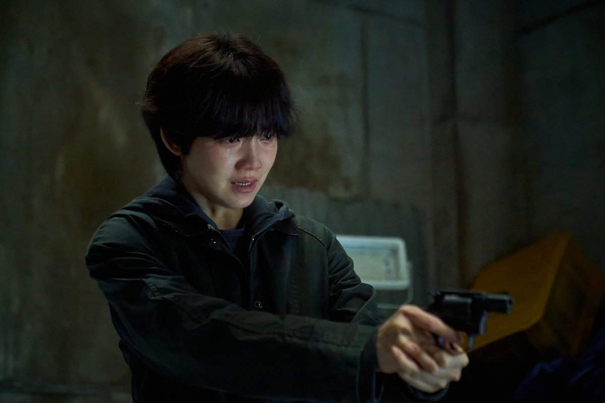 NetflixMY's tweet photo. Ikuti kisah seorang pastor yang percaya dia diseru Tuhan untuk menghukum pelaku dalam kes orang hilang, serta seorang detektif yang dihantui pemergian adik perempuannya yang telah meninggal dunia.  

#Revelations akan datang, 2025.  

🎬 Diarahkan oleh: Yeon Sang-ho (Hellbound)   
🎬 Dibintangi oleh: Ryu Jun-yeol (The 8 Show, Reply 1988), Shin Hyun-been (Hospital Playlist, Reborn Rich)  

#NextOnNetflix #NantikanDiNetflix