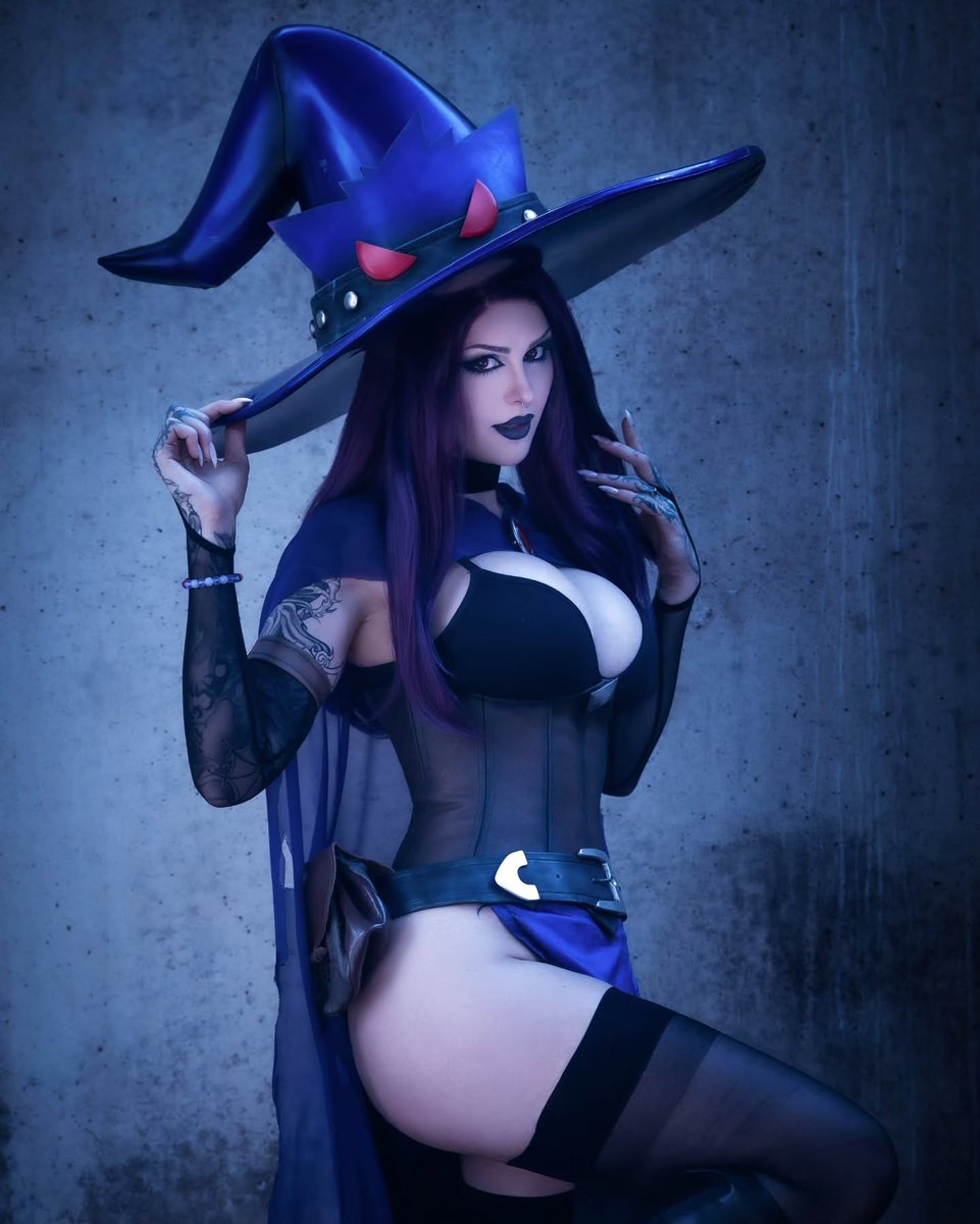 Copslay Witch inspired gengar

#pokemon #cosplayer  #witch #gengar #gengarcosplay #cosplaygirl #witchcosplay

Model: Instagram/kinpatsucosplay