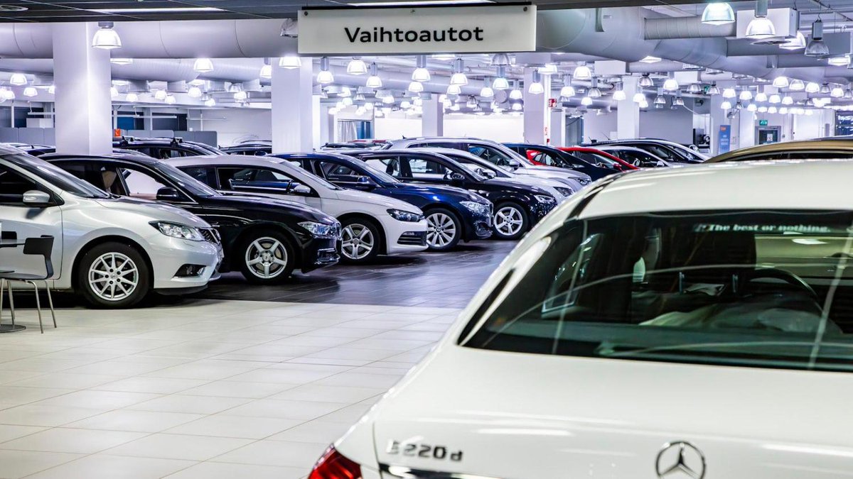 Henkilöautojen rekisteröinnit hyytyivät tammikuussa ‒ tämä merkki piti ykkössijansa maaseuduntulevaisuus.fi/koneet-ja-auto…