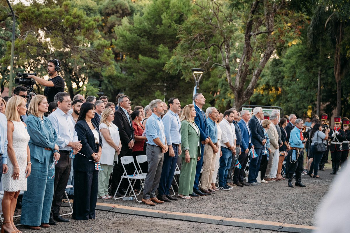 EN ENTRE RÍOS EMPEZÓ TODO

Hoy celebramos 173 años de un cambio histórico para nuestro país. En un momento donde reinaban la tiranía y la arbitrariedad, el General Justo José de Urquiza triunfó en la Batalla de Caseros y ese fue el punto de partida para una Argentina libre, unida