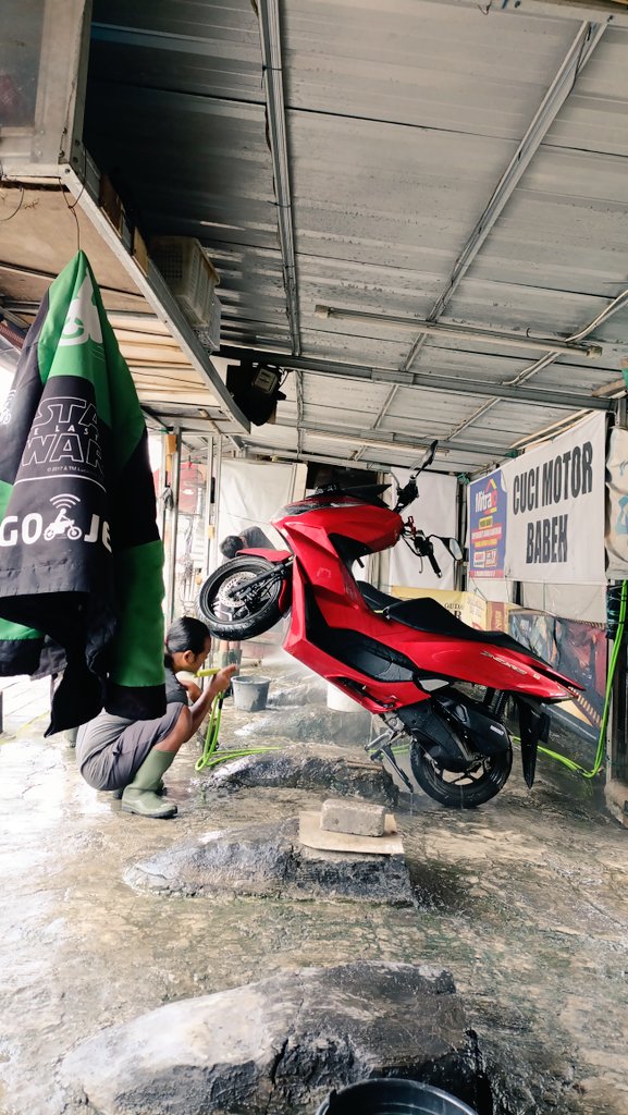 Gw demen kalau ada cucian motornya diginiin