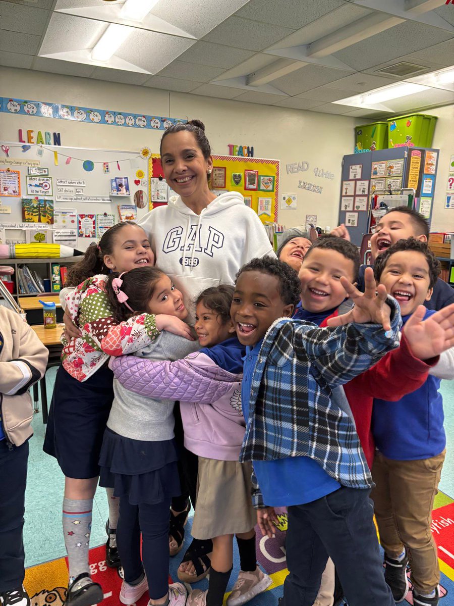 JannetSanchezAP's tweet photo. #LiteracyWeekLove ππ«ΆπΌ @riversidebulld1 https://t.co/RzNGpOXtU3