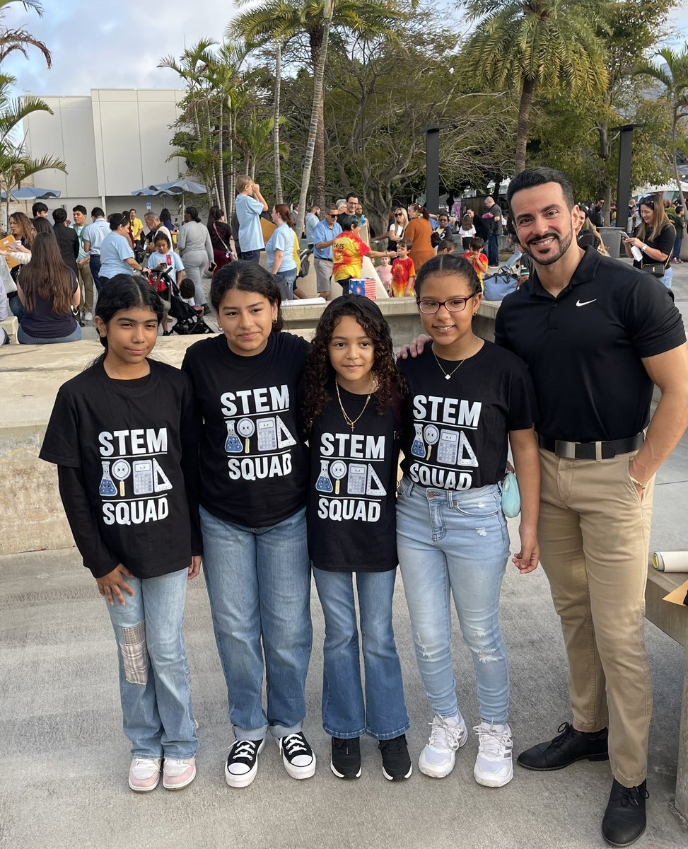 riversidebulld1's tweet photo. Proud of our student participants this past weekend at the #SECME Competitions! 💙 Way to go Bulldogs! @MDCPSCentral @SuptDotres @MsSwainCRO @MarthaMunozCRO @MjLewis13 @MDCPSSci @STEAMDesignated @MDCPSSTEAM https://t.co/xdFX3LkCeG