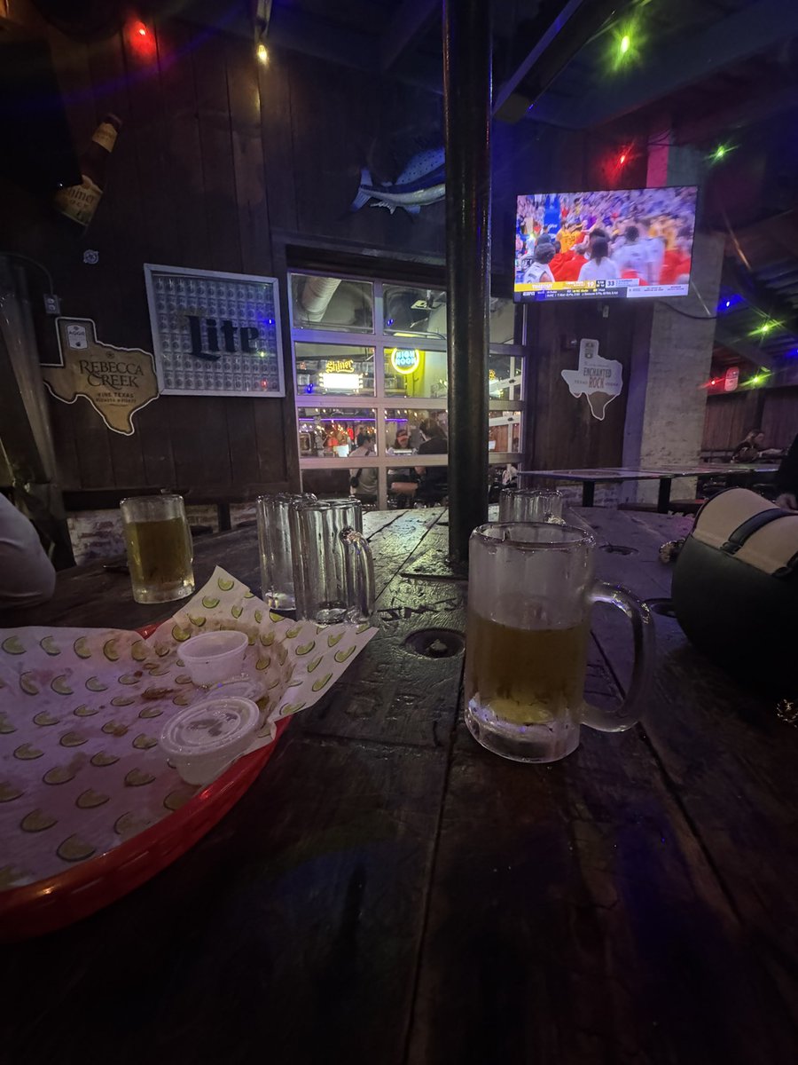 lance_m_wheeler's tweet photo. Mondays don’t have to be bad. Drive to chimys https://t.co/7fuYx64cgY