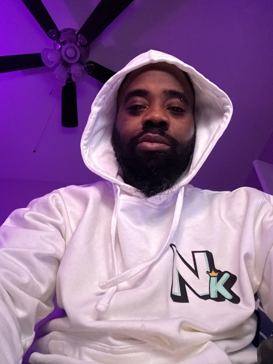 misfitda1's tweet photo. Aye @NoobKingSmith this hoodie is that bro https://t.co/MXMs8bX69q