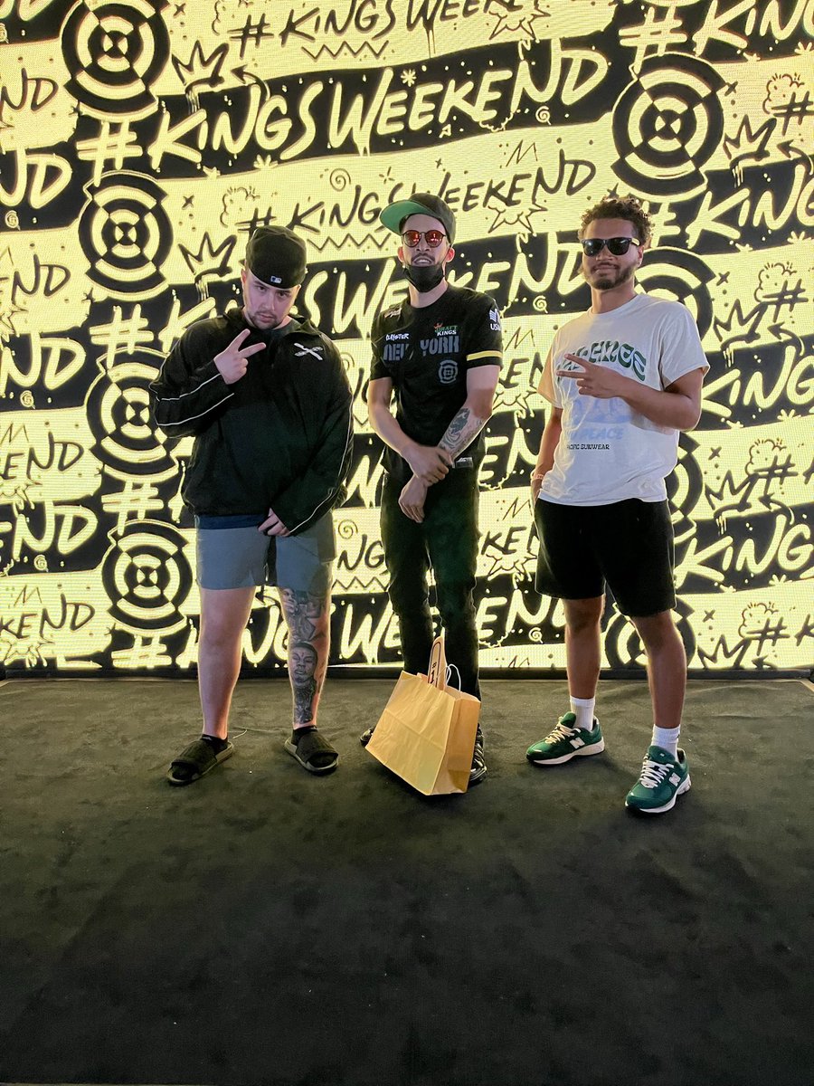 Eurostep___'s tweet image. Happy birthday @6Miless 🎂🤞🏻

@Kspence__ in the cut ..🤣