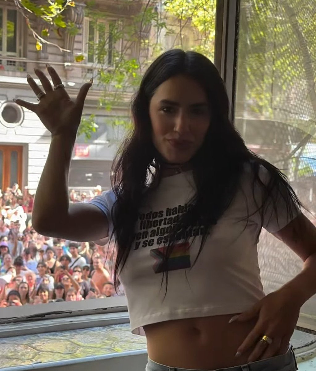 🚨 ESCÁNDALO CON LADRI DEPÓSITO🚨

Se difundió que Lali fue contratada para asistir a la marcha LGTB🏳️‍🌈.
Habría cobrado  200 millones pero su presencia solo se limitaba a salir al balcón.  

NADIE ES KUKA GRATIS