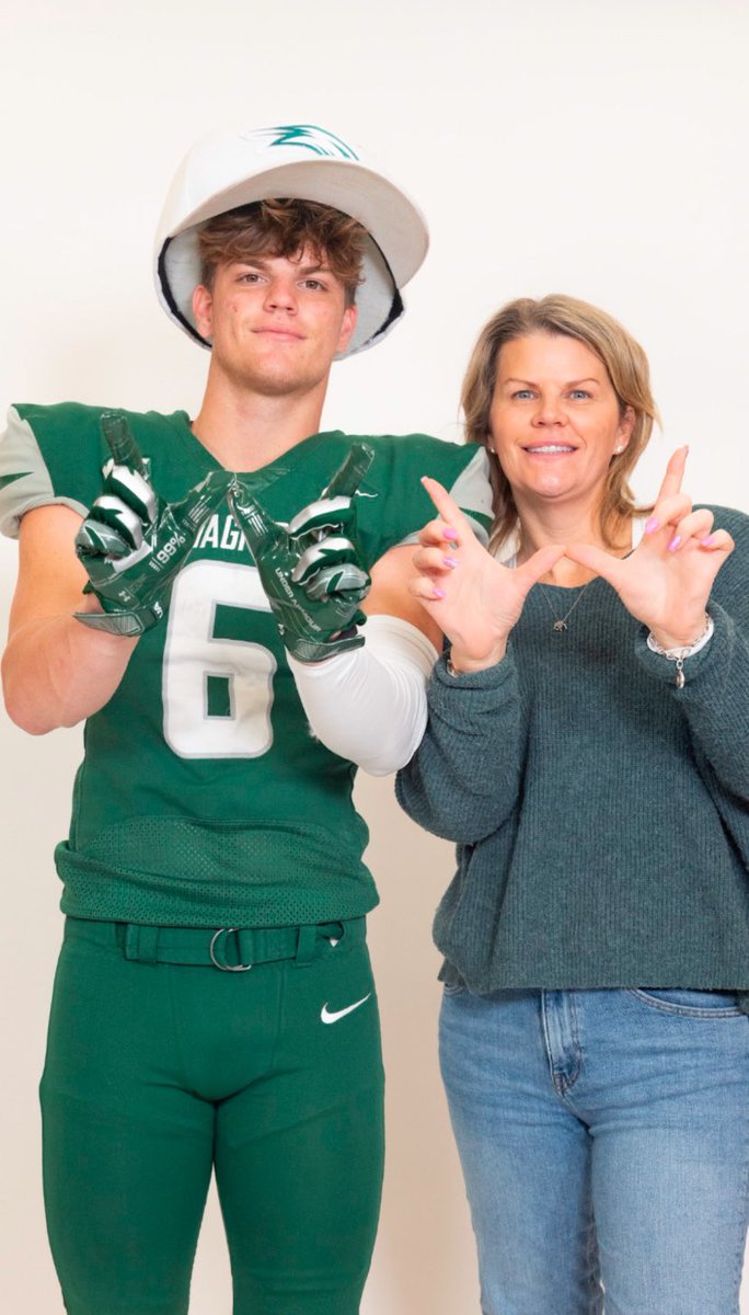 Swaggner on the clock! ⏰ 
🟢⚪️ <a href="/CoachCzeluz/">Coach Joe Czelusniak</a> <a href="/tommasella/">Tom Masella</a> <a href="/Wagner_Football/">Wagner College Football</a> <a href="/FBCoach_Sino/">Terence Sino</a> <a href="/FootballGibbons/">Cardinal Gibbons Football</a> <a href="/treydubuc67/">Trey DuBuc</a> <a href="/Trent_Dubuc/">Trent DuBuc</a> 🔴⚪️