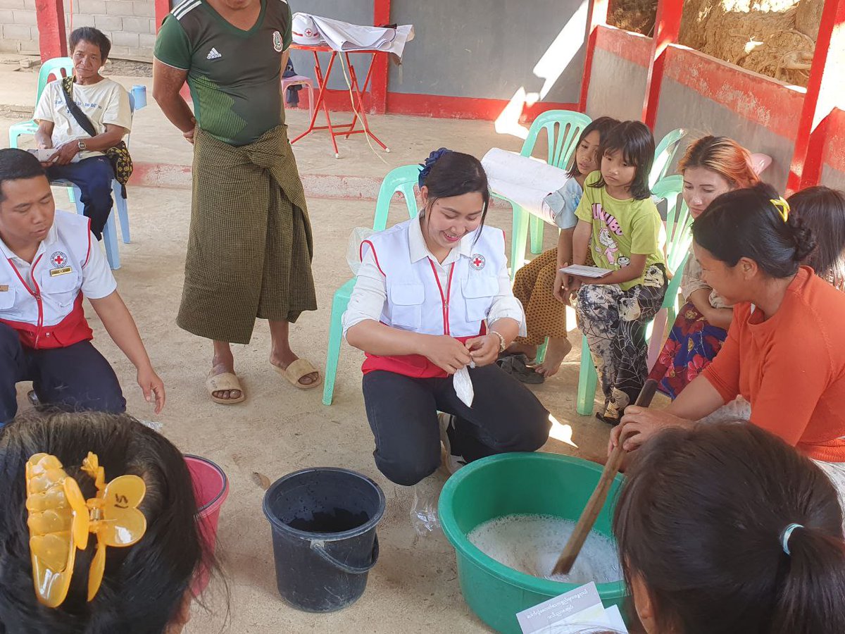 MyanmarRedCross's tweet photo. Empowering communities in #Tachileik, #EasternShan!
Our #RedCross volunteers led a #RASB (#MineRisk) #Awareness session to keep communities safe 🛑⚠️ and provided soap-making training to boost cash income opportunities. 🧼💰 https://t.co/5pLBomWN5f