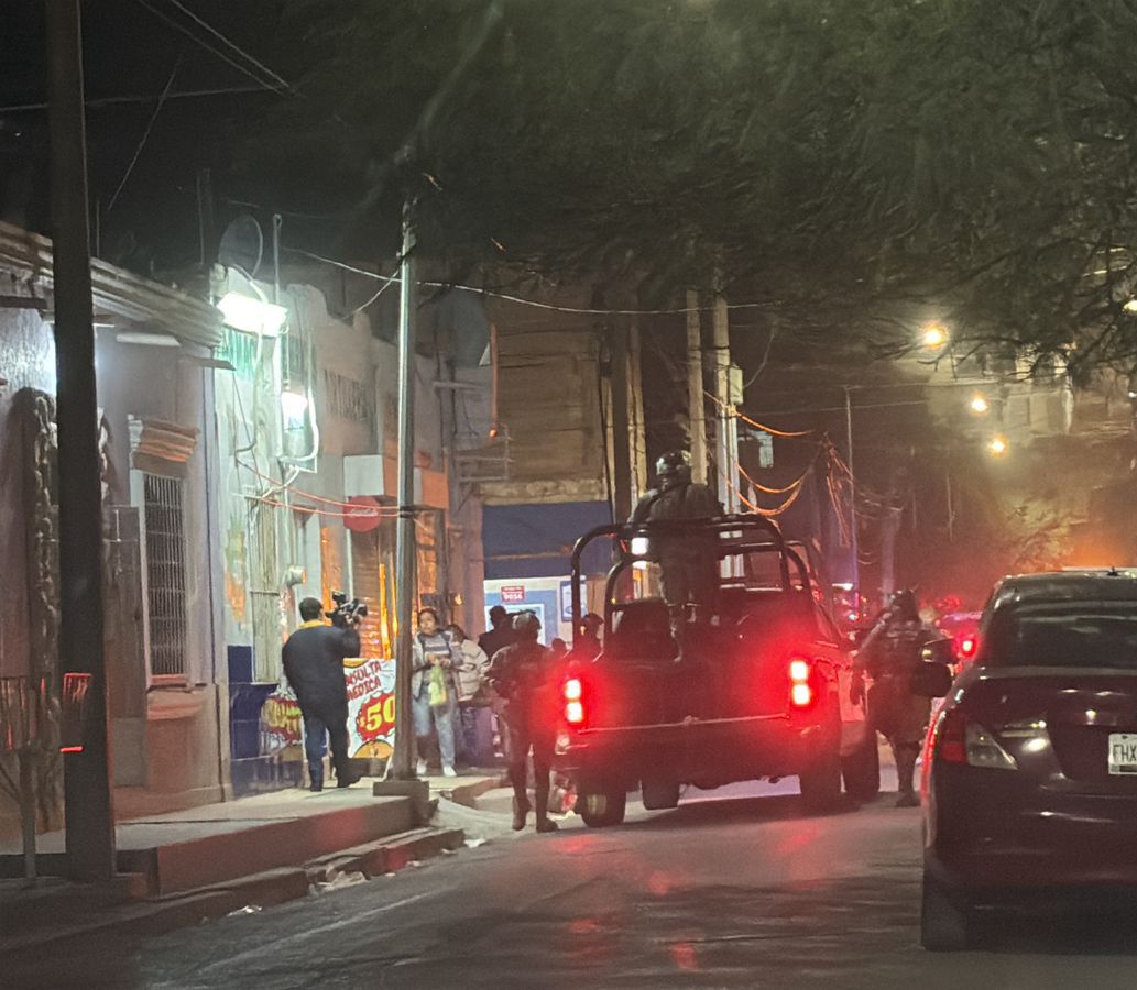 Dos elementos de la Agencia de Investigación Criminal, de la Fiscalía General del Estado de Coahuila Delegación Laguna I, recibieron impactos de bala cuando realizaban un operativo en calles de la colonia San Joaquín en Torreón.

Más detalles en hola.mx/5527/