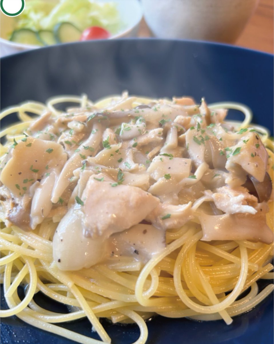 yellow5570's tweet photo. 🌼キノコとチキンのクリームパスタソース🌼米粉で作ったグルテンフリーの美味しいレトルトです。濃厚なクリームと相性の良いキノコと鶏肉が入っていて食べ応えがあります。購入はこちら→　https://t.co/p1pUXVMgId お問い合わせ欄に商品名をご記入ください　＃就労継続支援 https://t.co/SzIuphKR71