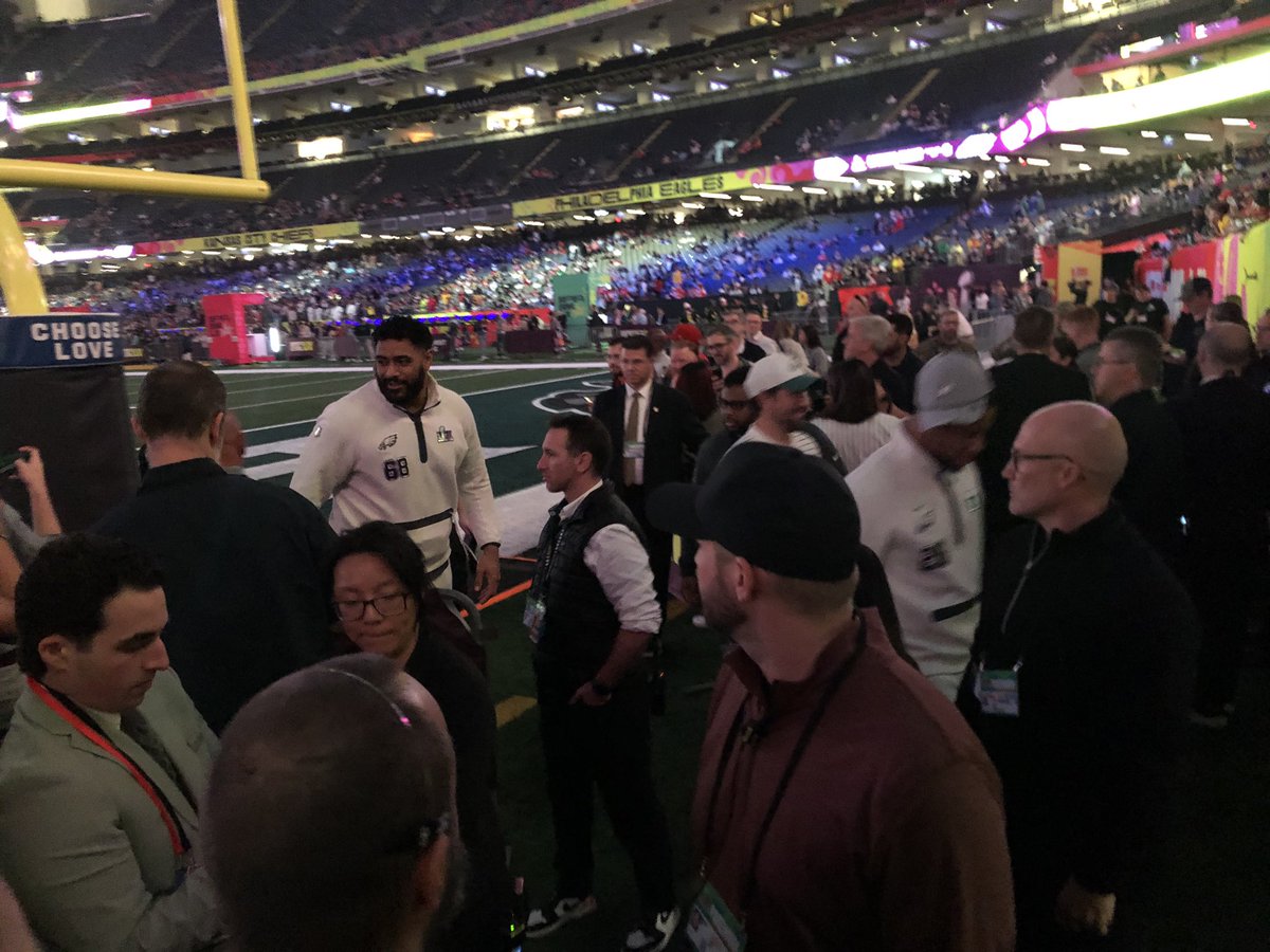 “I hope they stick with it...it’s a tough road!” 

Philadelphia’s Jordan Mailata offers advice to the International Pathway Program (IPP) class of ‘25, including former <a href="/wallabies/">Wallabies</a> Jordan Petaia - at Super Bowl Opening Night - in New Orleans #SuperBowl #FlyEaglesFly <a href="/TheRoarSports/">The Roar</a>