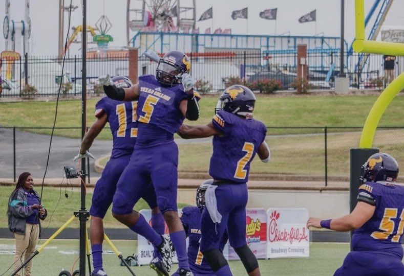 Donovan(don don)Blake (@donovan62113606) on Twitter photo After a great conversation with @coachatbates I have received my second offer from Texas college HBCU.
<a href="/Coach_McHugh/">Coach McHugh</a> <a href="/CarlosLynn/">Carlos Lynn</a> <a href="/CoachDezGuy/">Coach Guy 🏈🏀</a> After a great conversation with @coachatbates I have received my second offer from Texas college HBCU.
<a href="/Coach_McHugh/">Coach McHugh</a> <a href="/CarlosLynn/">Carlos Lynn</a> <a href="/CoachDezGuy/">Coach Guy 🏈🏀</a>