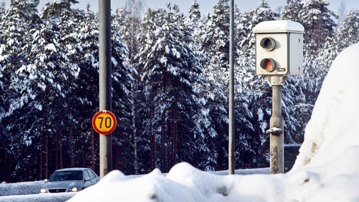 Tällä kikalla poliisi lavastaa peltipoliiseja toimivan näköisiksi maaseuduntulevaisuus.fi/koneet-ja-auto…