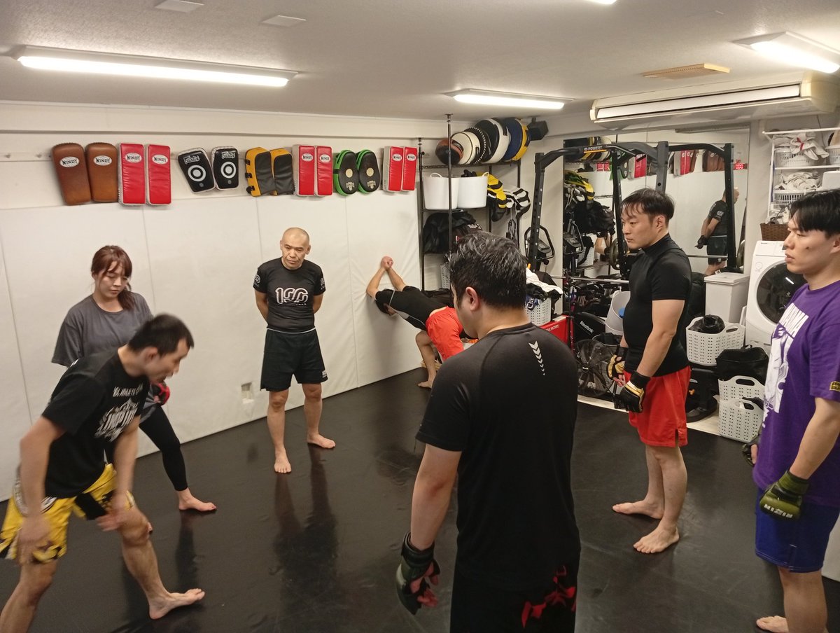 MMAshimizu1985's tweet photo. @polar_gym
🐻❄️火曜日クラス🐻❄️
🏋️11:30〜13:00 キックボクシング
👶17:15〜18:00 キッズクラス
🏋️18:00〜19:00 キックボクシング
😺19:00-20:00 MMAクラス
🥊20:00-21:00 キッククラス
🥊21:00-22:00 スパーリング
⏬⏬⏬⏬⏬
https://t.co/Yf2yWDcTNv
#POLARGYM
#格闘技
#ダイエット仲間募集 https://t.co/Htyp1XdayR