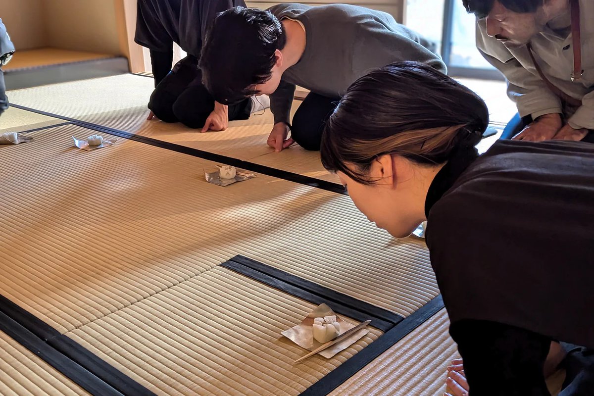 renacnatta's tweet photo. ［Magazine］
12月に行われたrenacnatta主催のお茶会の様子をまとめました。日本とイタリアの文化のマリアージュをテーマに企画したお茶会。次回の開催も楽しみにしていただけると幸いです。

renacnatta Tea Ceremony in Tokyo＜イベントレポート＞
https://t.co/lrcdp8lXTA https://t.co/hLfoBtOaDf