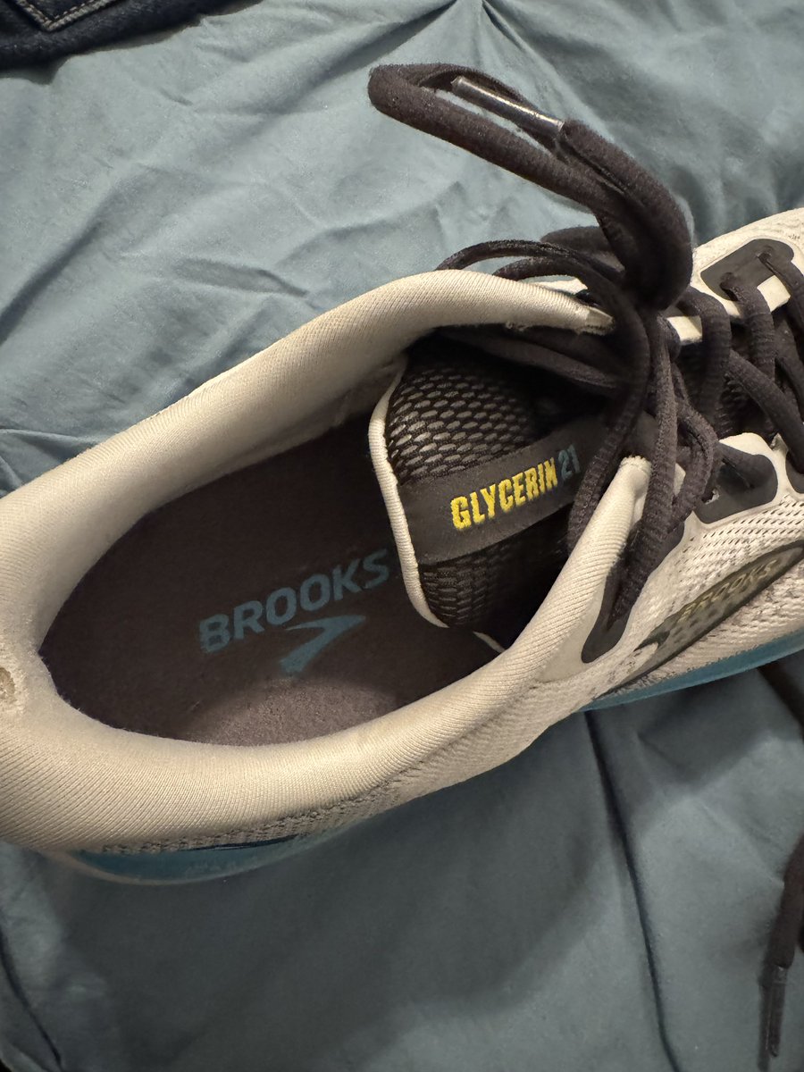 lanewidick's tweet photo. @brooksrunning I bought a pair of your shoes in April. I’m not a runner, only walk in them. Never wear them except to walk in. I walk maybe 6-8 miles a week only, and that is not every week. The soles of the shoes are busting apart. I paid $175 for these.  Not happy at all. https://t.co/TumKRuiRpi