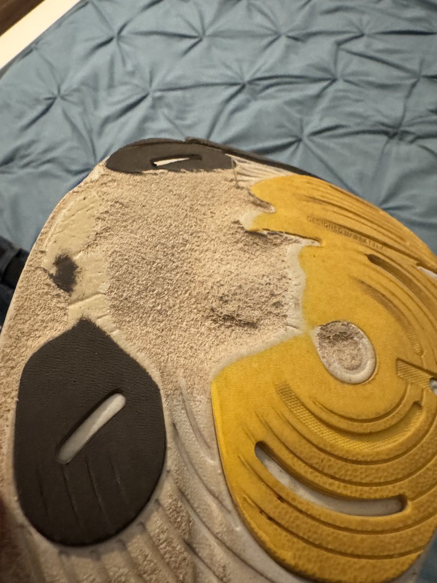 lanewidick's tweet photo. @brooksrunning I bought a pair of your shoes in April. I’m not a runner, only walk in them. Never wear them except to walk in. I walk maybe 6-8 miles a week only, and that is not every week. The soles of the shoes are busting apart. I paid $175 for these.  Not happy at all. https://t.co/TumKRuiRpi