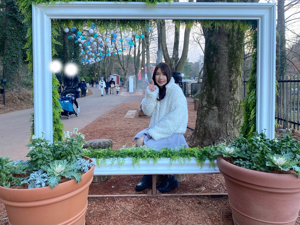 pink37564's tweet photo. 雪をイメージしたバルーンスカイと雪玉みたいなシャボン玉が幻想的🫧❄️シャボン玉が弾ける時にスモークが広がるのもきれい🤍

#ムーミンバレーパーク https://t.co/O0QzVXDm3W