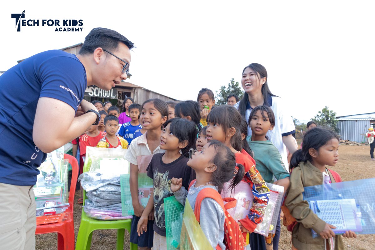 TechforKidsAcad's tweet image. Tech for Kids Academy donated study materials and shared tech with indigenous students in Mondulkiri, inspiring hope and fostering a future skilled workforce. #Donation #Sharing