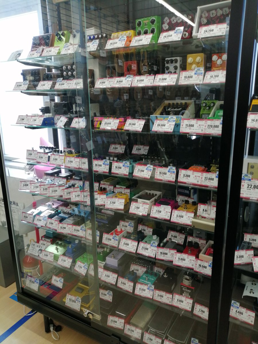 お久しぶりです!!
ハードオフ松戸古ヶ崎店です
久々の投稿はこちら!!
エフェクターたくさん入荷しました！
棚板増やして展示中
ぜひご来店ください!!
#ハードオフ
#エフェクター