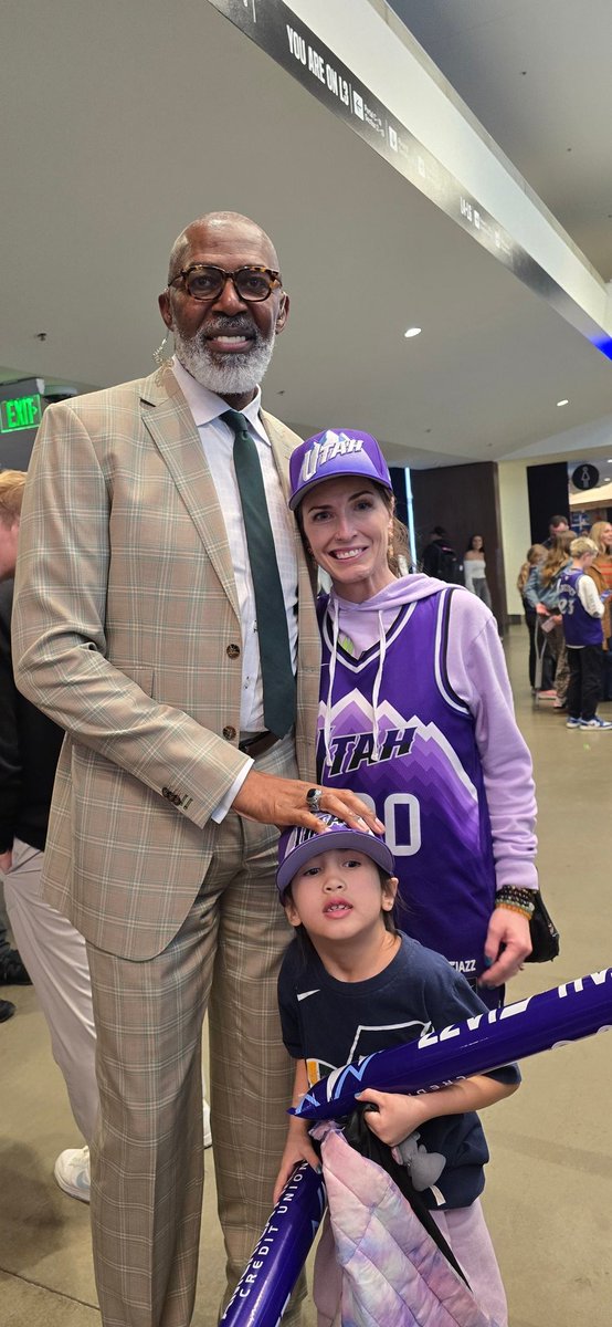 Kharma must've owed me big because I FINALLY had the courage to approach these Wonderful NBA Legends! 🏀💜 Thank you for the birthday wishes, they came true!! 😊 @UtahJazz <a href="/LesOlsonIT/">Les Olson IT</a> #TakeNote