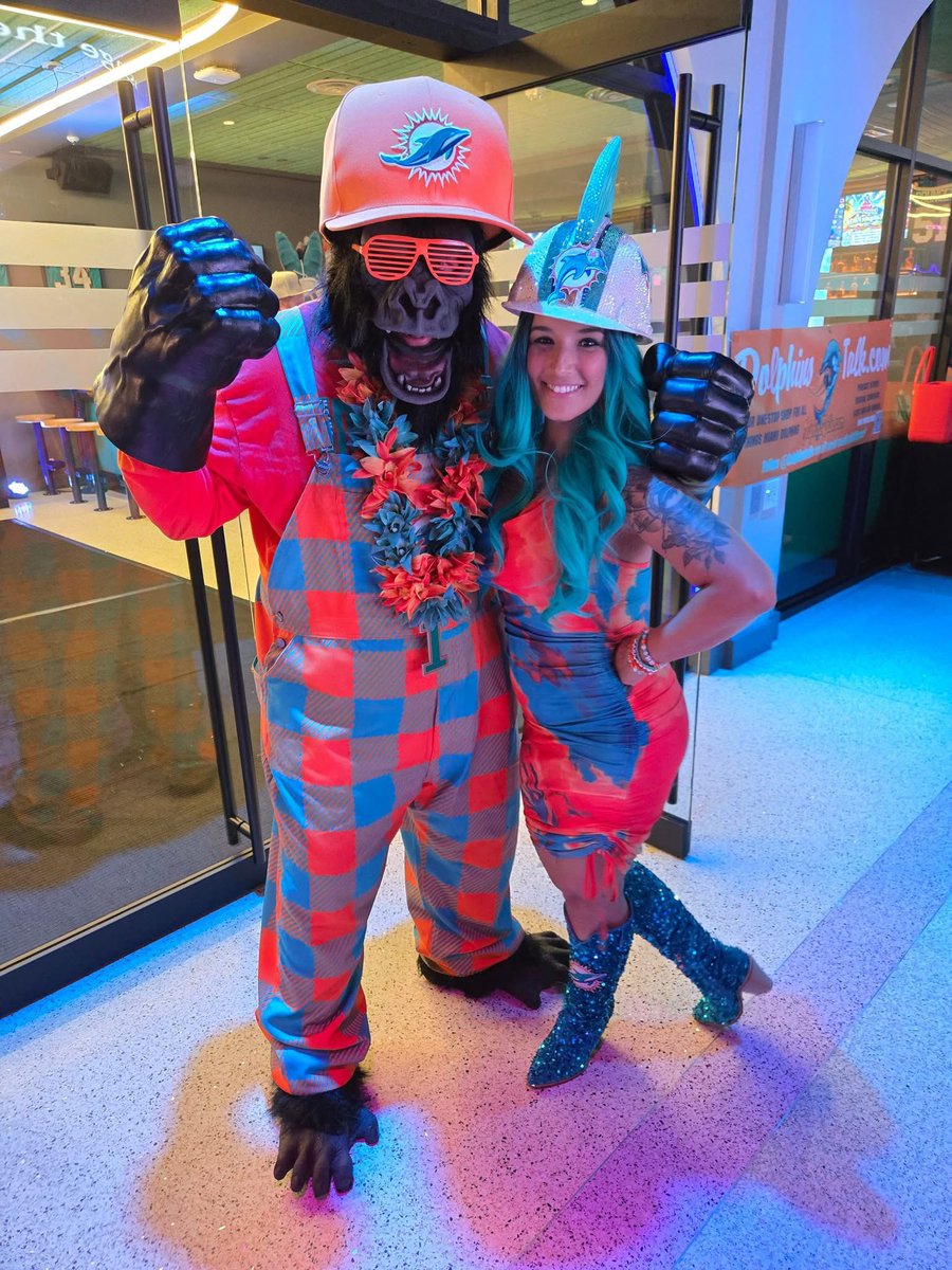 Have you ever kissed a 🦍? <a href="/gorillaluke/">Gorilla Luke aka Big Sexy</a>