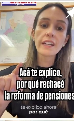 RCisternasP's tweet photo. Paula labra... como te lo explico.
Un chiste o al parecer llego un buen maletín.
#chile #ReformaDePensiones
#ElQueNoFirmaEsVendePatria https://t.co/8jTIsQrUMD