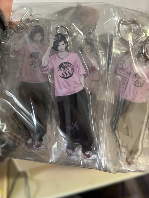 展示会に出すグッズが出来ましたよ私服バンパイア&amp;バンパイアハンターアクキー 