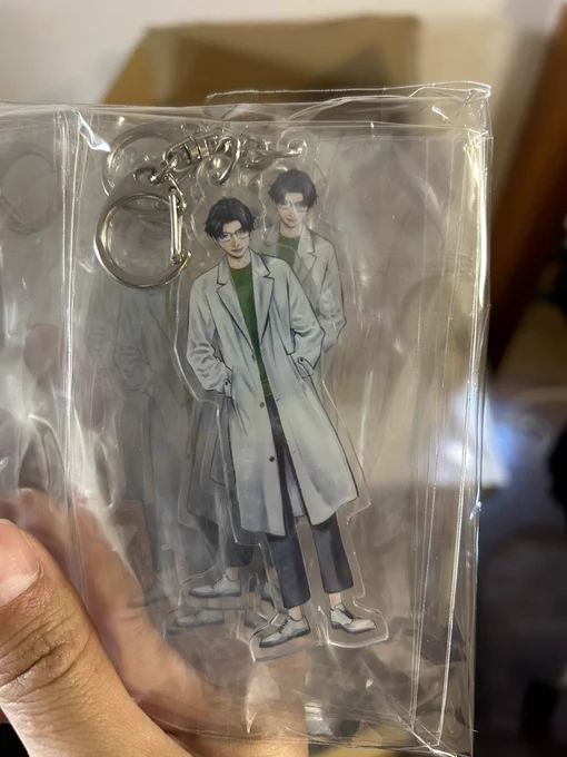 展示会に出すグッズが出来ましたよ私服バンパイア&amp;バンパイアハンターアクキー 