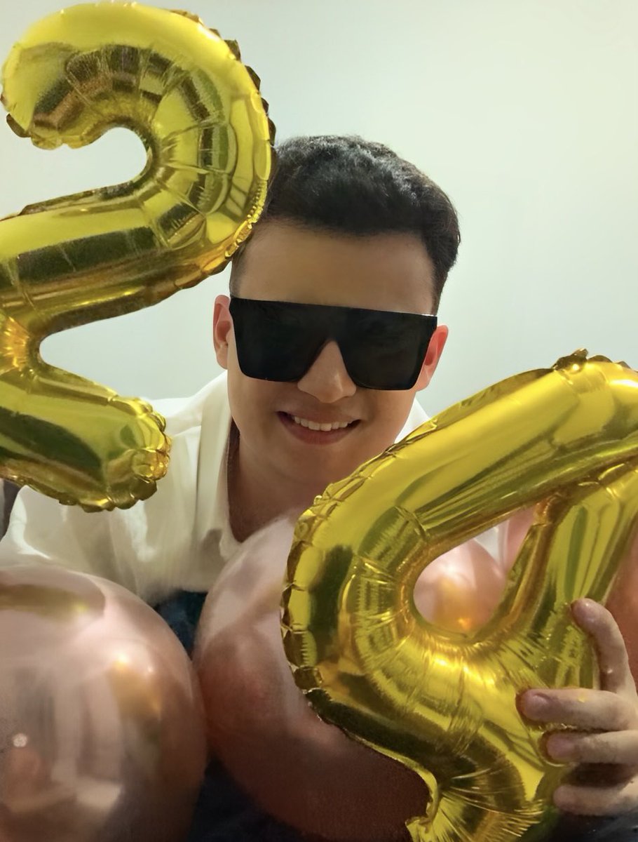 rickaiquez's tweet photo. 2025 • fev • 4th
enfim meus 24 anos! https://t.co/gnPgSbSVaK
