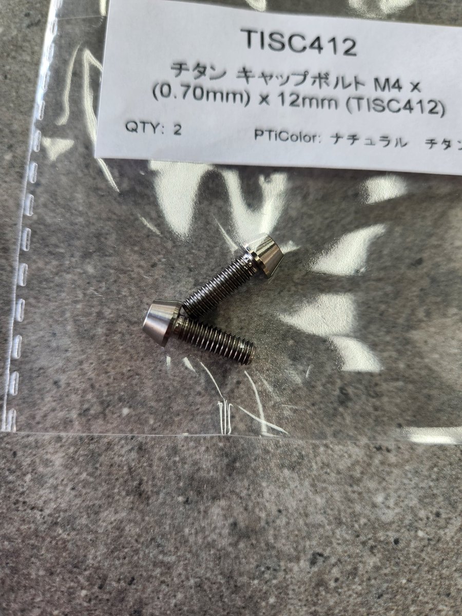 yspshiga's tweet photo. チタンボルト第二弾
入荷✨
たかが12ミリのボルトも
チタンボルトに変える男気
すげぇよ✨
重量もね、
こんだけ全部で
たったの164グラム、
パッケージに入ってんのに。
普通のボルトなら
たった4本でも 197グラム。
#ysp滋賀 #ysp #プロボルト
#probolt #チタン #バイク https://t.co/R2BwBZWLEH