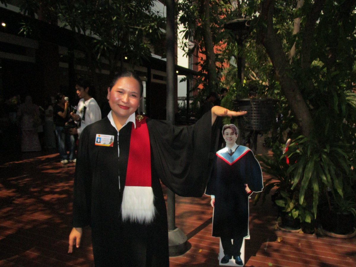 MMeparinya's tweet photo. ขอบคุณที่อยู่เป็นกำลังใจให้พี่สาวมาโดยตลอด รักน้องแจ๊คกี้มาตั้งแต่มัธยม จากแฟนคลับวัยมัธยมในวันนั้น จนวันนี้เรียนจบ
 มีงานทำ มีเงิน support น้องแจ๊คกี้แล้วน้าา 💗💐🥹 @jackiejackrin @OnTheHorizonEnt https://t.co/88lBtrjQeR